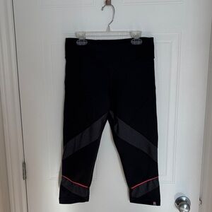 Adidas 3/4 Gray Leggings Women’s Size S